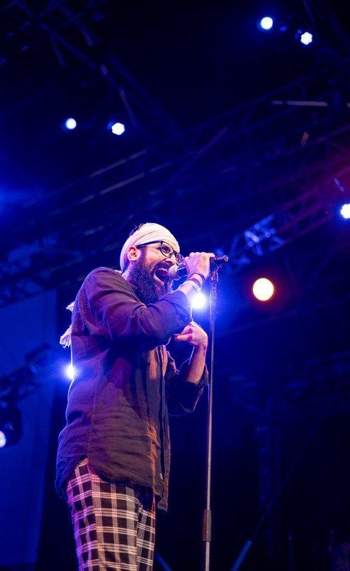 Taizu performing live